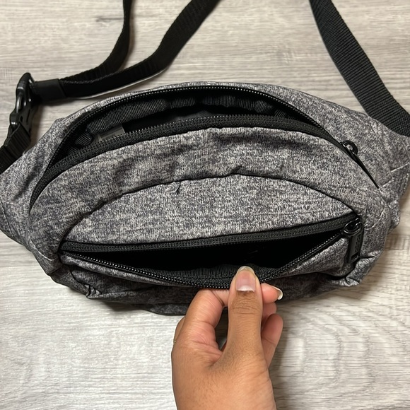 Adidas Fanny Pack - Picture 4 of 4